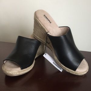 $20 adorable little black size 6 med wedges